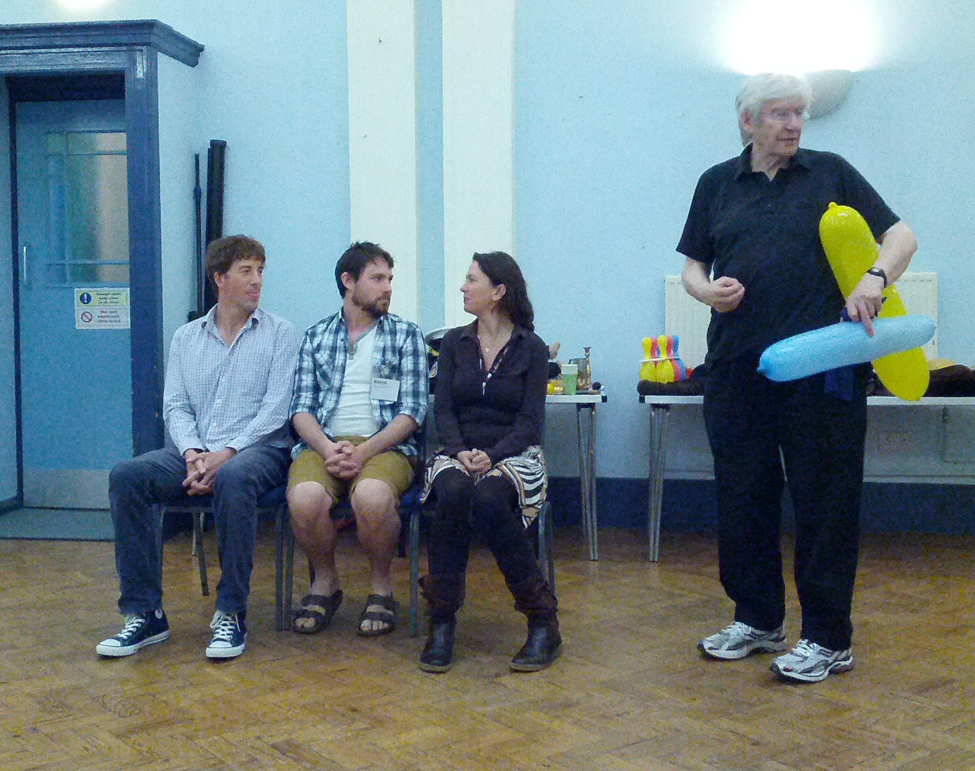 Keith Johnstone teaching the balloon game. JPF on far left